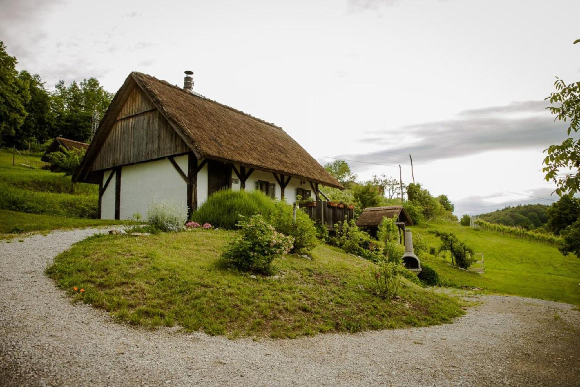 Vineyard Cottages Skatlar - Happy Rentals Otocec Exterior photo