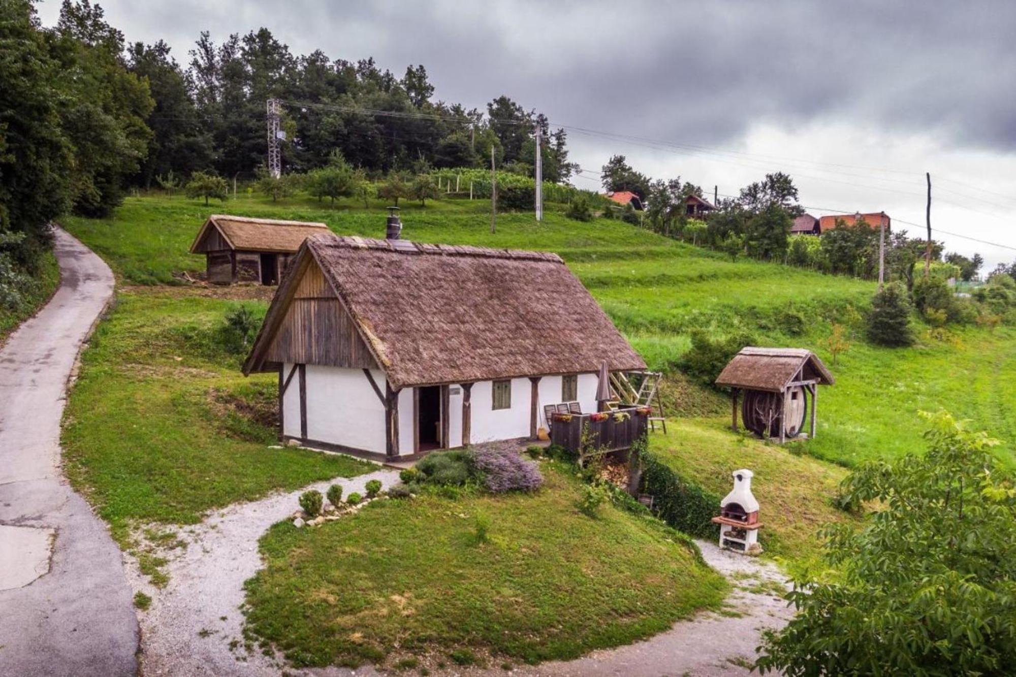 Vineyard Cottages Skatlar - Happy Rentals Otocec Exterior photo