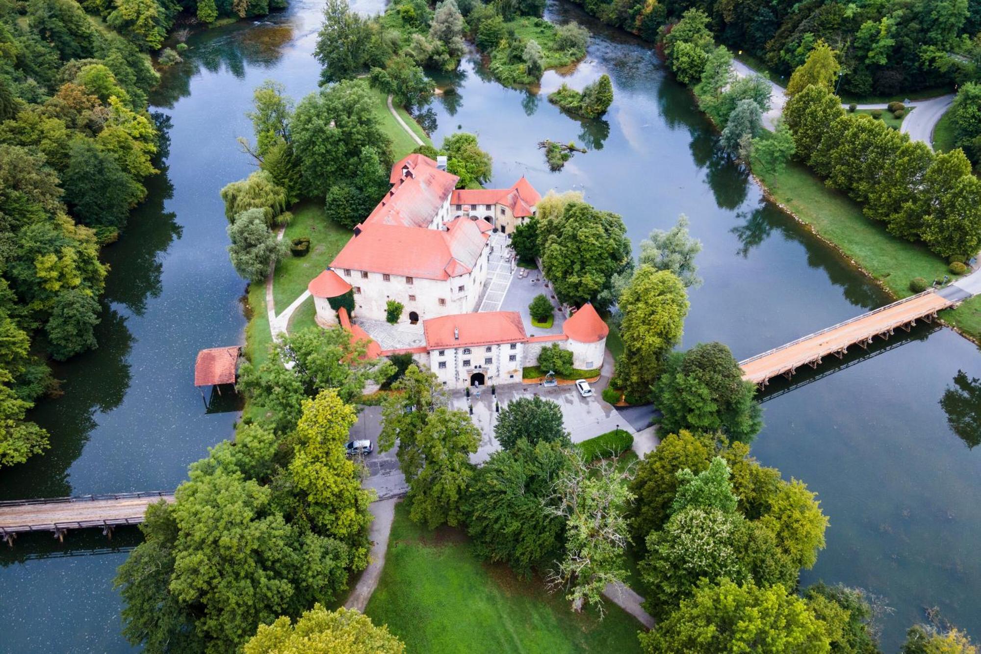 Vineyard Cottages Skatlar - Happy Rentals Otocec Exterior photo