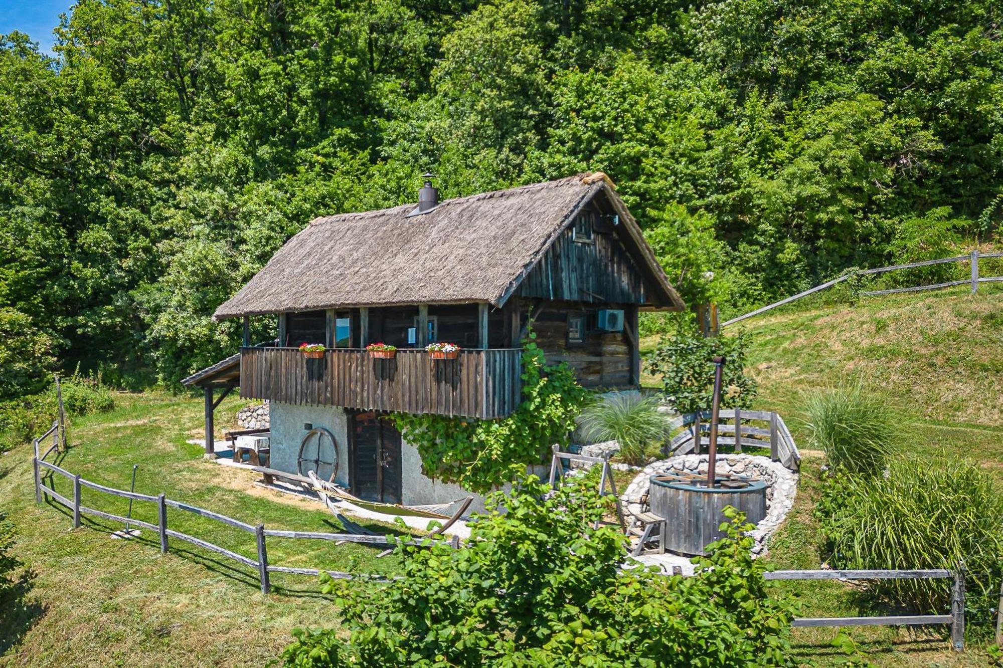 Vineyard Cottages Skatlar - Happy Rentals Otocec Exterior photo